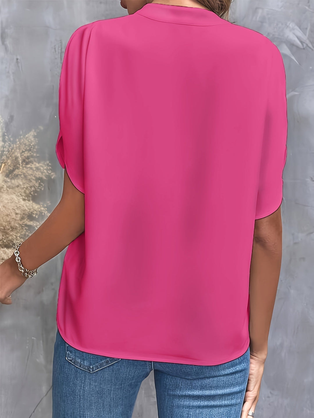 Mina | Elegante Bluse für Damen mit V-Ausschnitt und kurzen Ärmeln