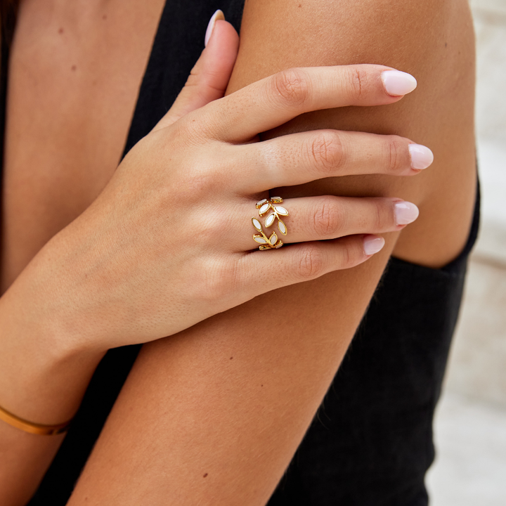 Olga | Goldblatt Ring für Damen