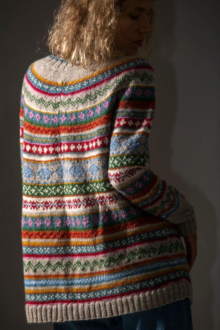 Fraja | Kuscheliger, modischer Pullover in kontrastierenden Farben für Damen