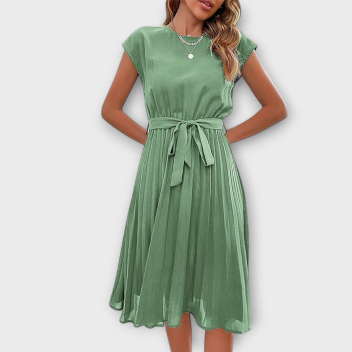 Claire | Lässiges Plisseekleid für Damen mit Rundhalsausschnitt und kurzen Ärmeln