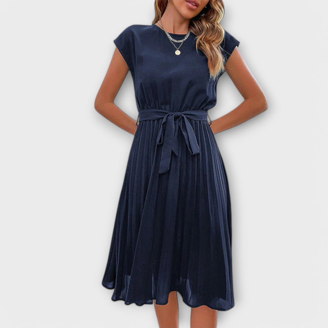 Claire | Lässiges Plisseekleid für Damen mit Rundhalsausschnitt und kurzen Ärmeln