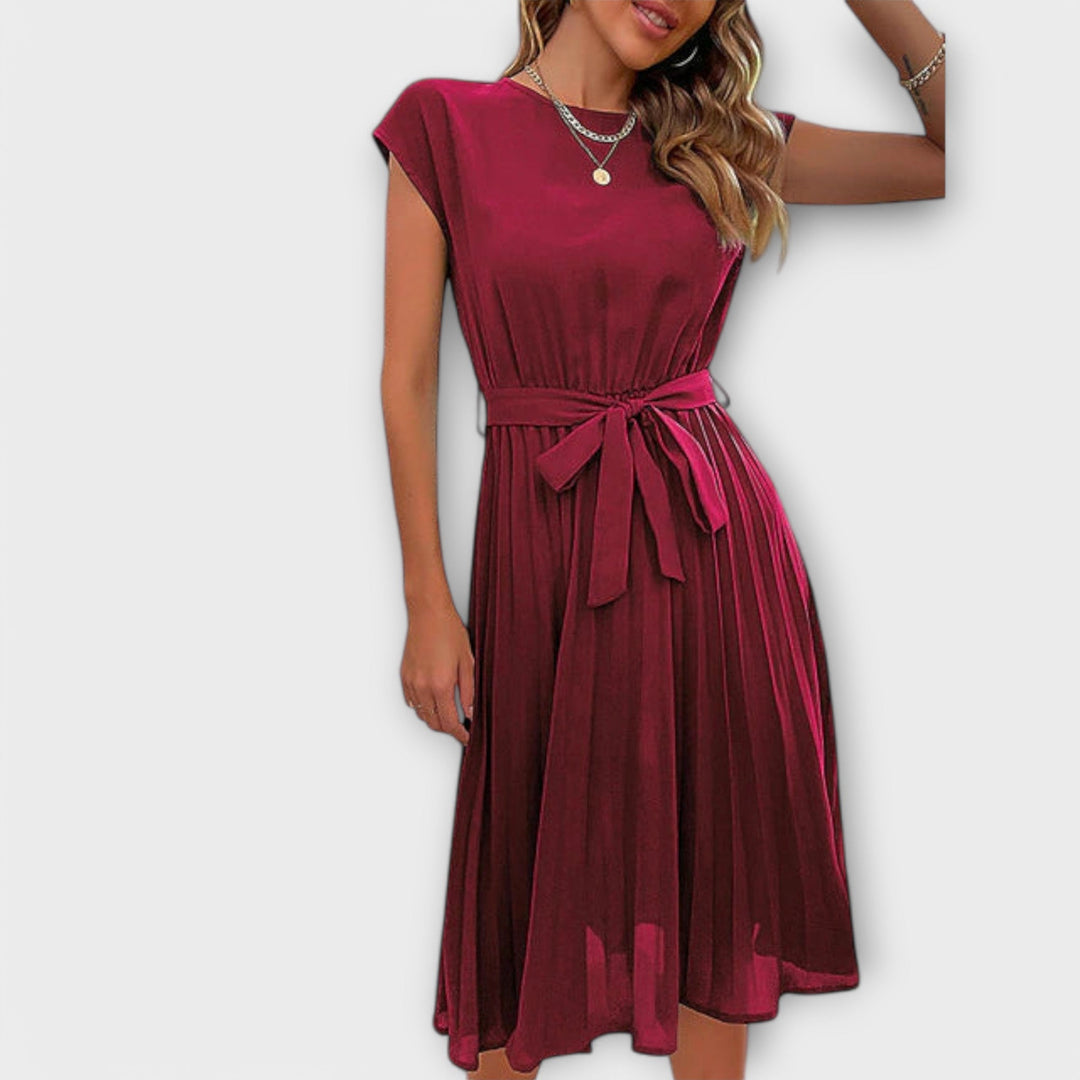 Claire | Lässiges Plisseekleid für Damen mit Rundhalsausschnitt und kurzen Ärmeln