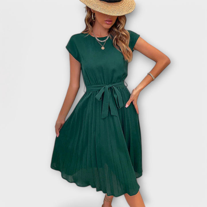 Claire | Lässiges Plisseekleid für Damen mit Rundhalsausschnitt und kurzen Ärmeln