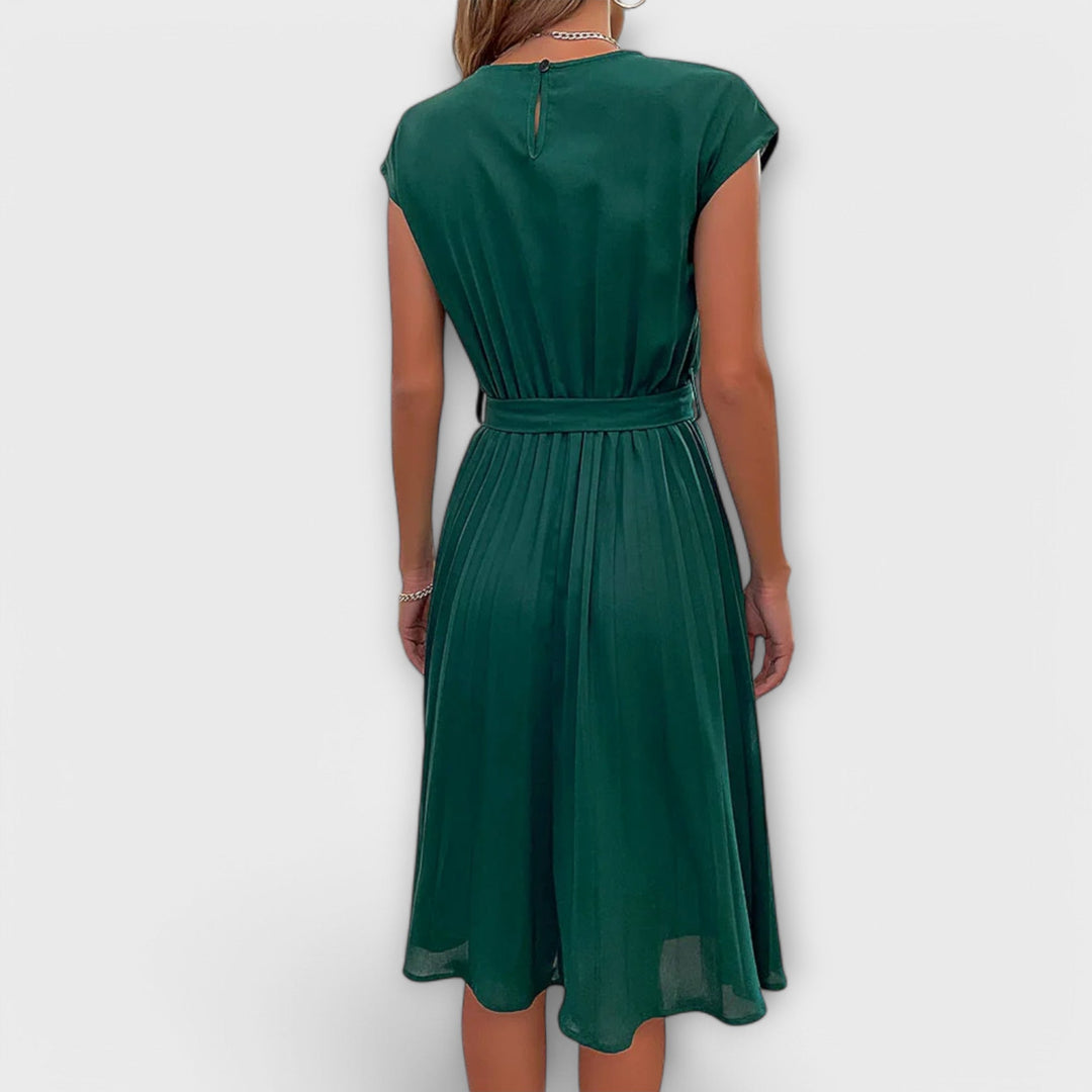 Claire | Lässiges Plisseekleid für Damen mit Rundhalsausschnitt und kurzen Ärmeln