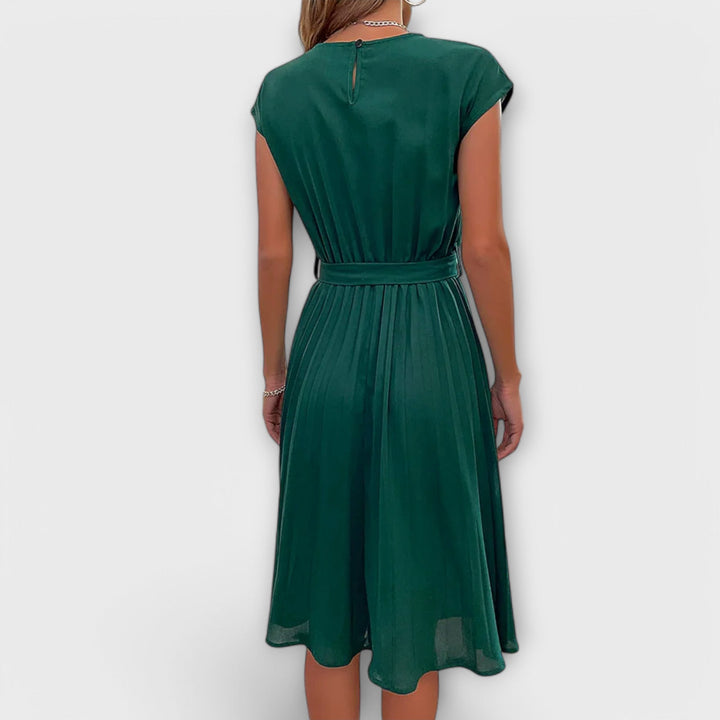 Claire | Lässiges Plisseekleid für Damen mit Rundhalsausschnitt und kurzen Ärmeln