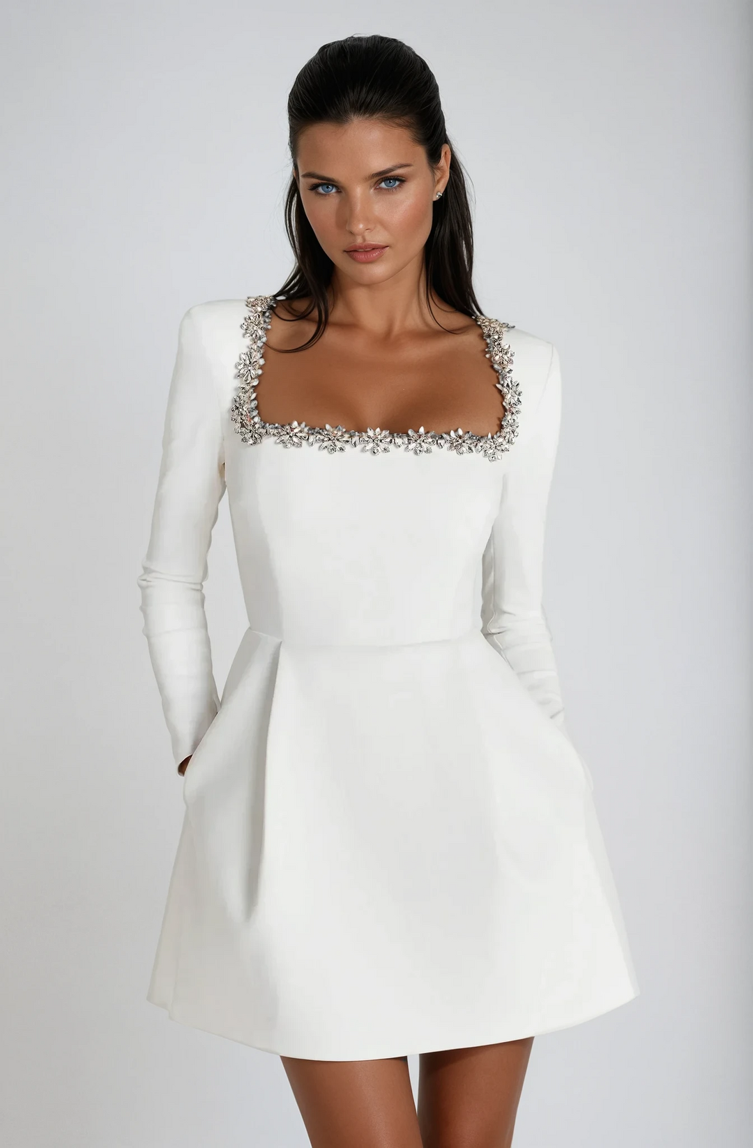 Lina | Elegantes Mini-Kleid für Damen mit eckigem Ausschnitt und langen Ärmeln