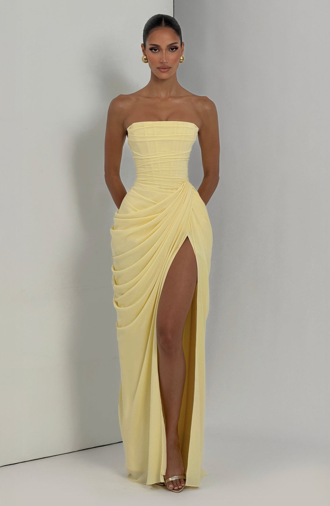 Mila | Damen Maxikleid mit seitlichem Schlitz und Schnürung