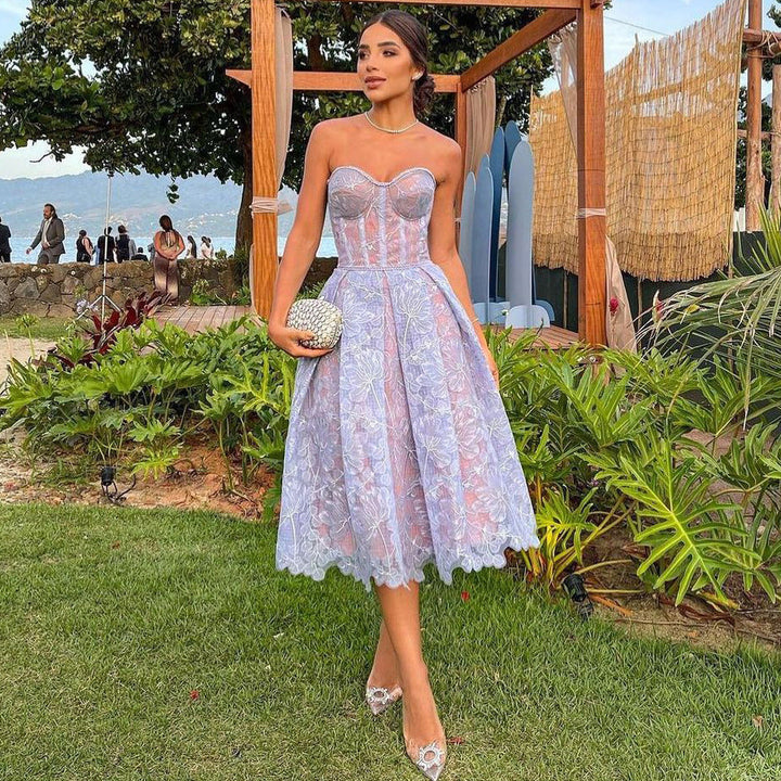 Vivien | Damen-Midikleid mit Korsett-Oberteil, trägerlos und aus Spitze
