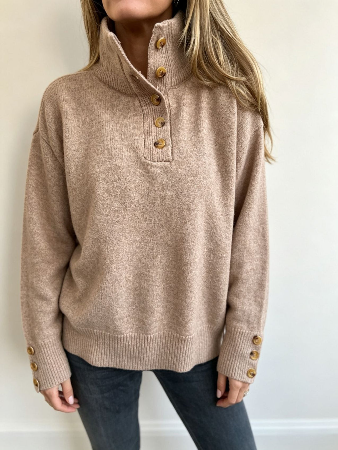 Lea | Damen Pullover mit langen Ärmeln und Knöpfen