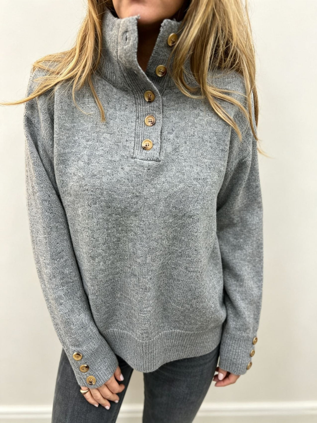 Lea | Damen Pullover mit langen Ärmeln und Knöpfen