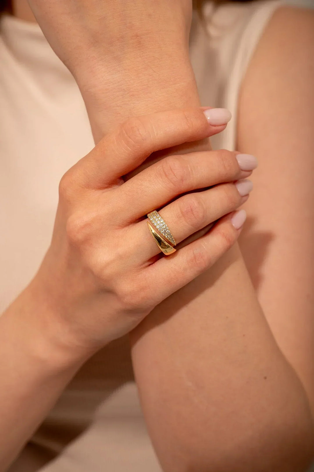 Eleganter Nova Goldring für Damen