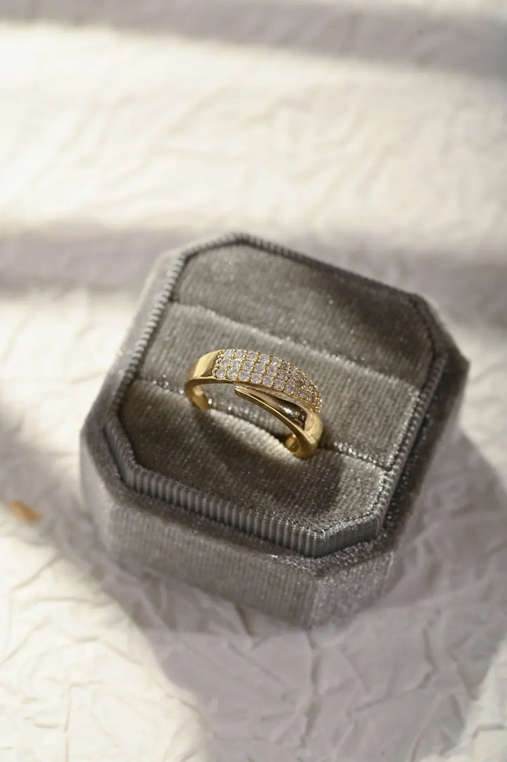 Eleganter Nova Goldring für Damen