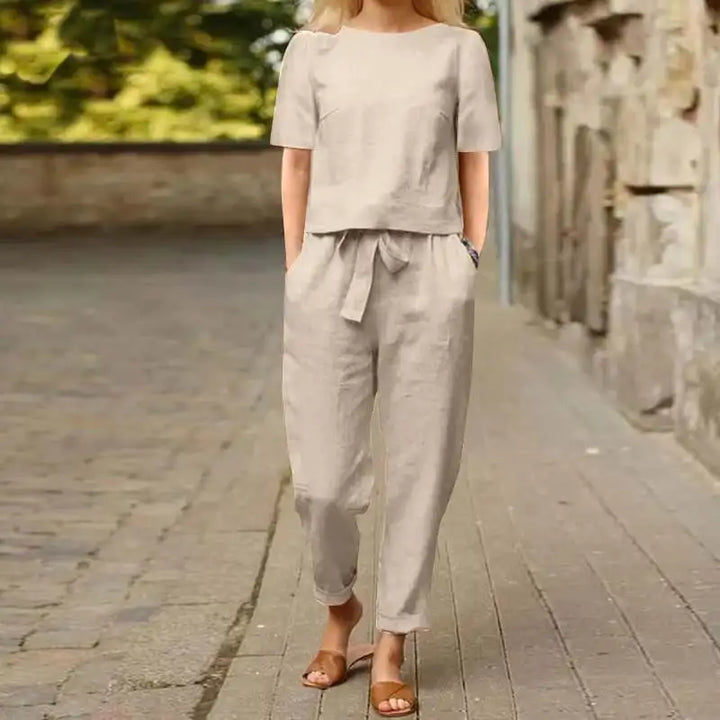 Mia | Zweiteiliges Set für Damen mit Rundhalsausschnitt und kurzen Ärmeln
