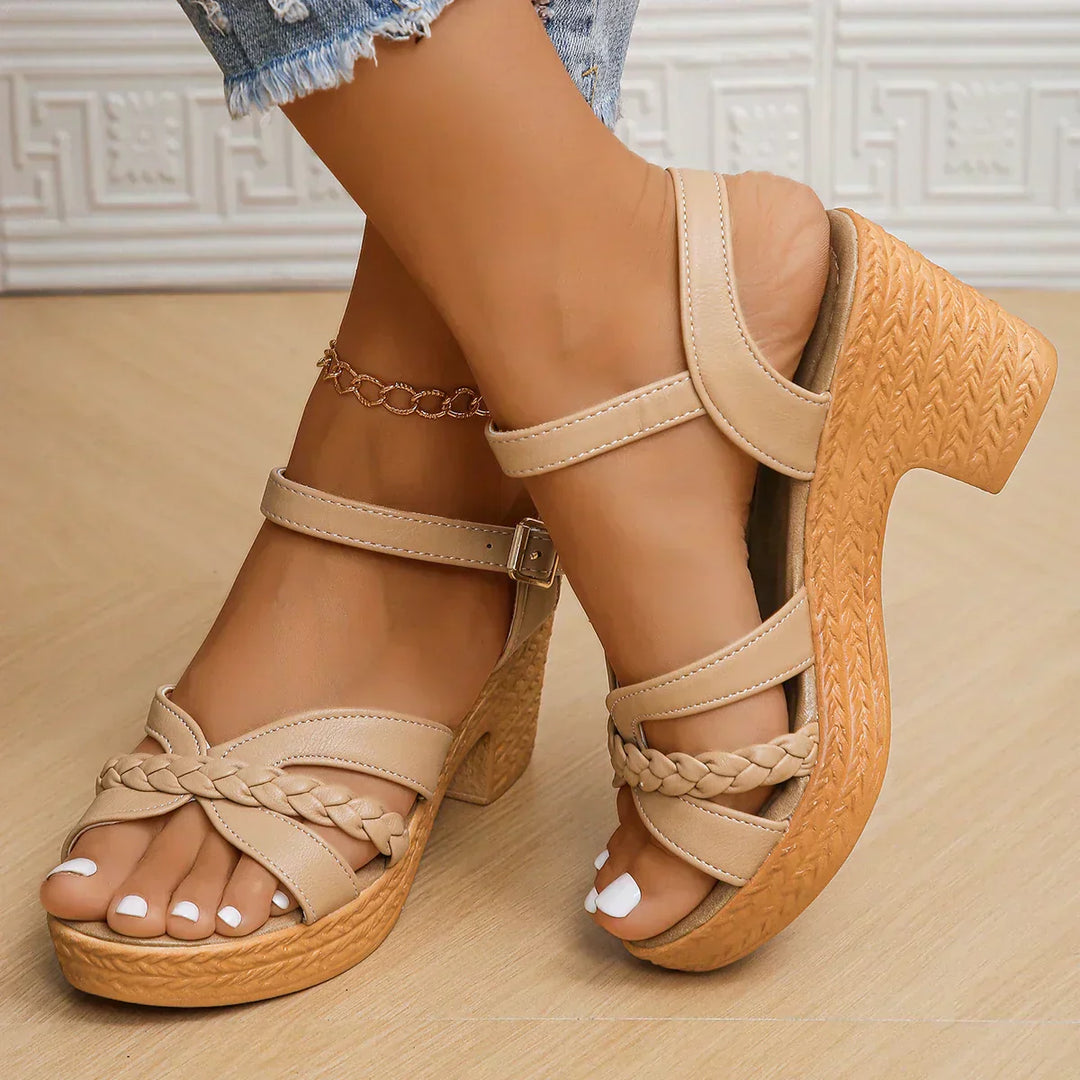 Gianna Zeitlose Mid-Heel Sandalen