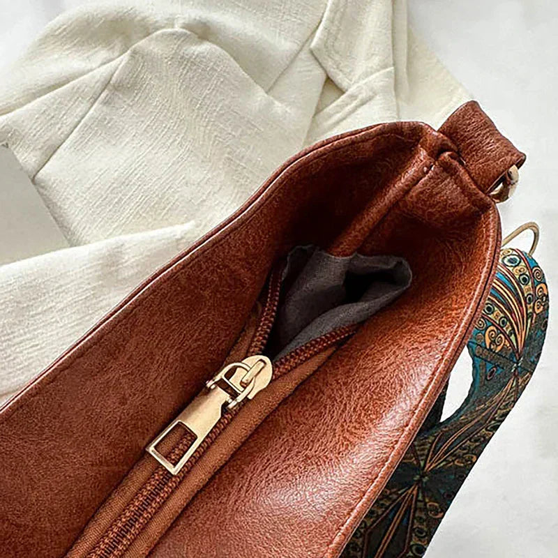 Embjørg | Klassische Schultertasche für Damen mit verstellbarem gemustertem Tragegurt