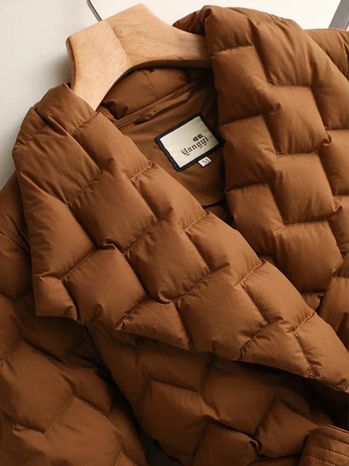 Assunta | Elegante Daunenjacke für Damen mit Gürtel und langen Ärmeln