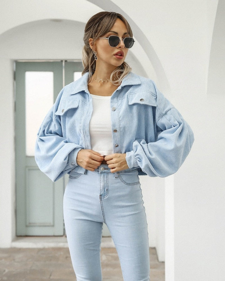 Mila | Damen-Kurzjacke mit Knöpfen und Taschen