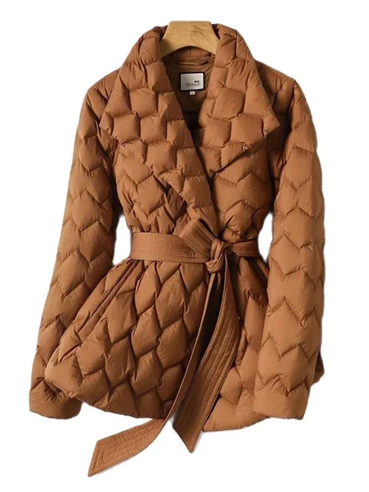 Assunta | Elegante Daunenjacke für Damen mit Gürtel und langen Ärmeln