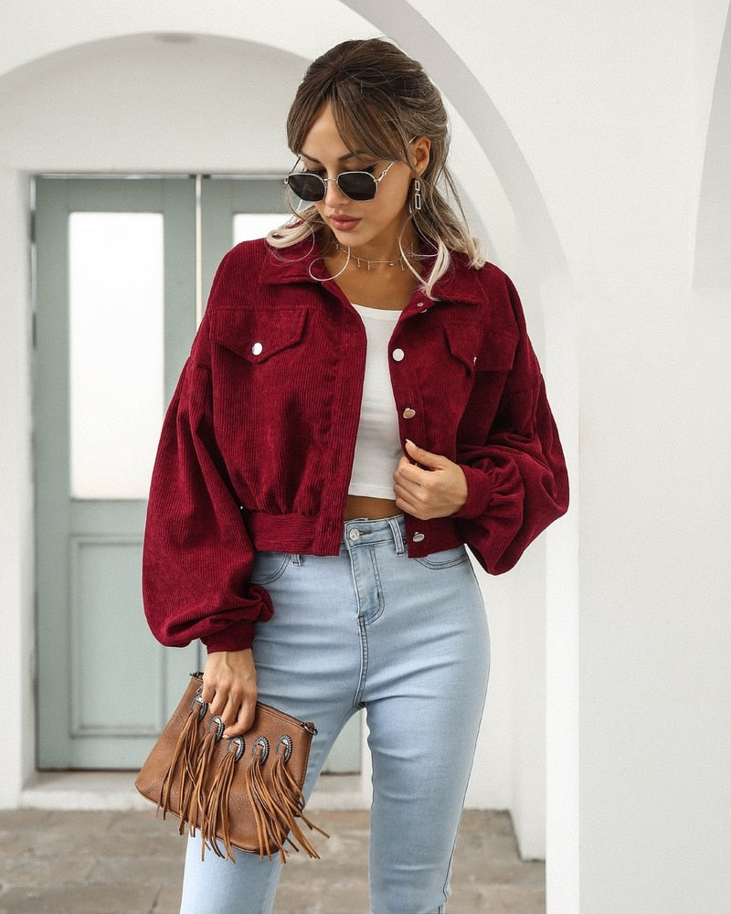 Mila | Damen-Kurzjacke mit Knöpfen und Taschen