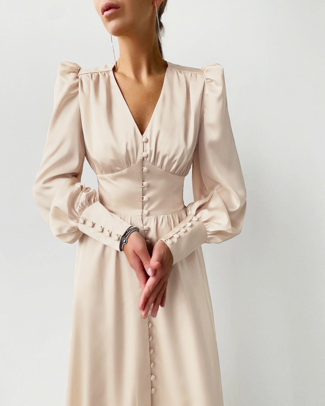 Hannah | Damen-Midikleid mit V-Ausschnitt und Knopfleiste