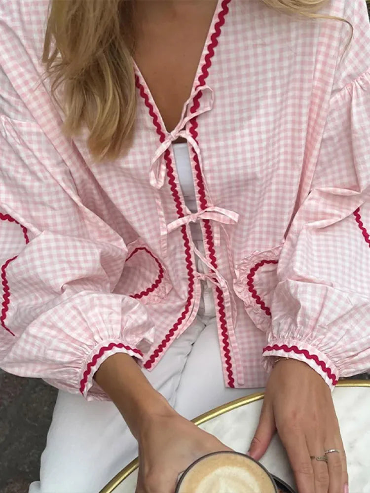 MILA | Herzbluse für Damen mit V-Ausschnitt und langen Ärmeln