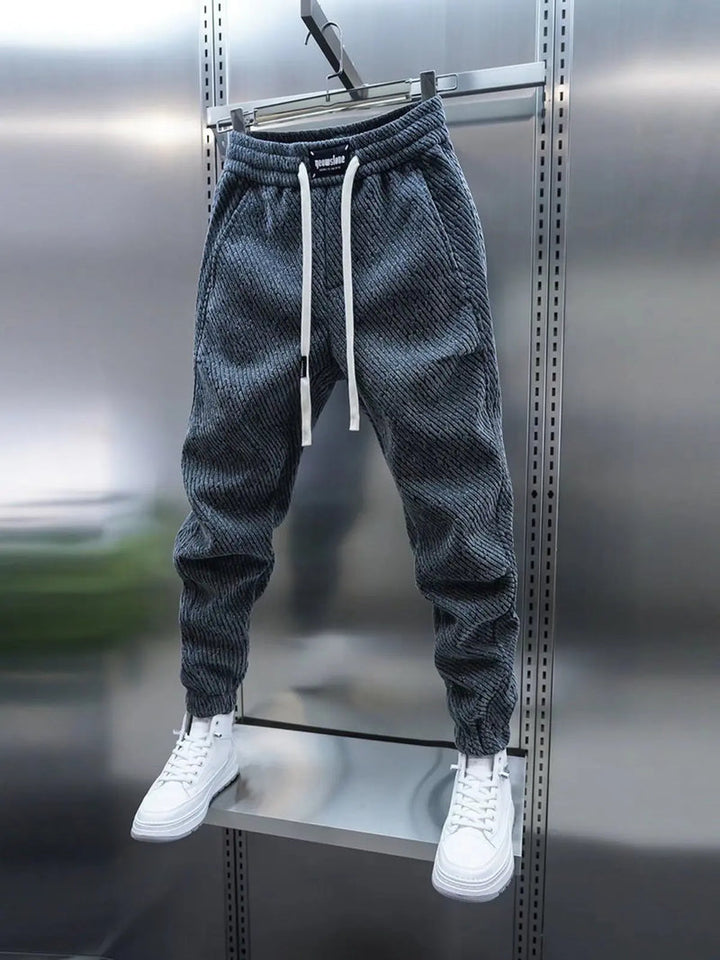 Brinley | Bequeme Jogginghose für Herren mit Kordelzug und schmaler Passform