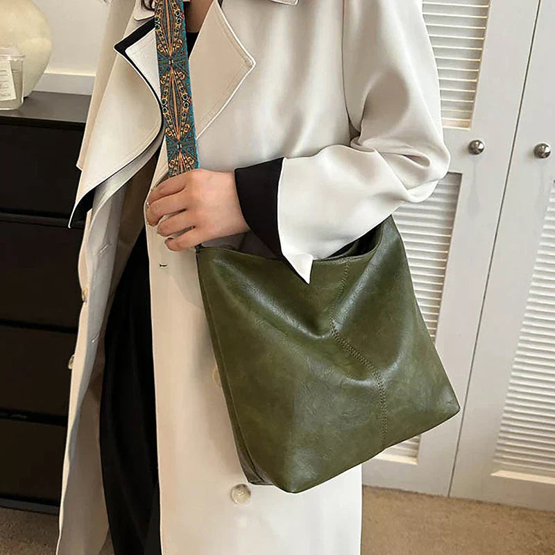 Embjørg | Klassische Schultertasche für Damen mit verstellbarem gemustertem Tragegurt