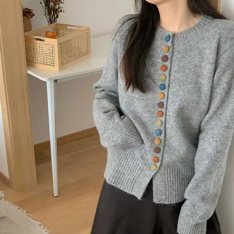 Der Celestine | Cardigan für Damen mit Rundhalsausschnitt und langen Ärmeln