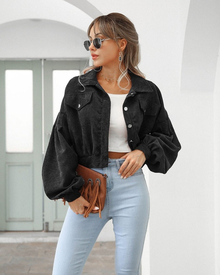 Mila | Damen-Kurzjacke mit Knöpfen und Taschen
