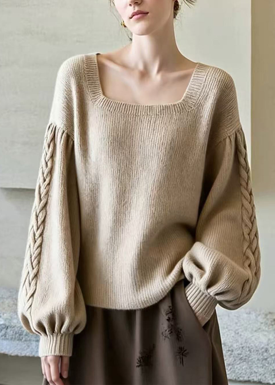 Jersey de mujer con mangas abullonadas y escote cuadrado