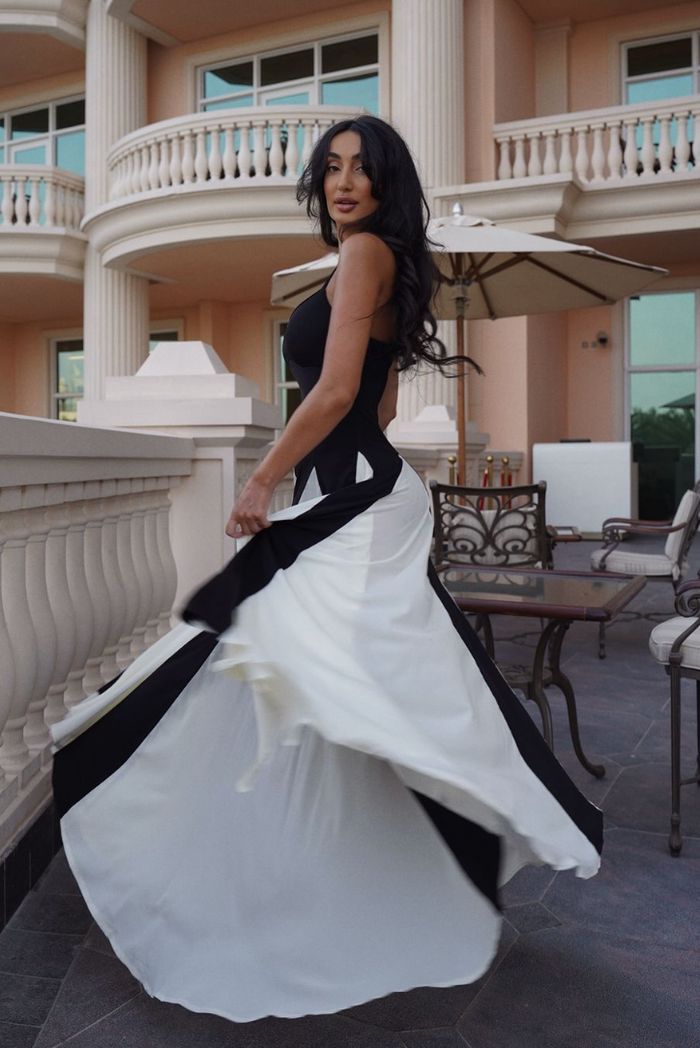 Eliana | Maxikleid für Damen mit Paneelen, V-Ausschnitt und kurzen Ärmeln