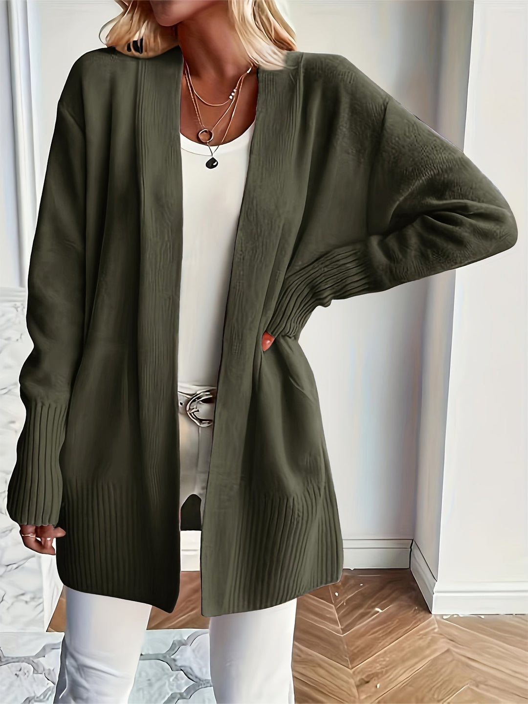 Flor | Gemütlicher Strickcardigan für Damen mit V-Ausschnitt und langen Ärmeln