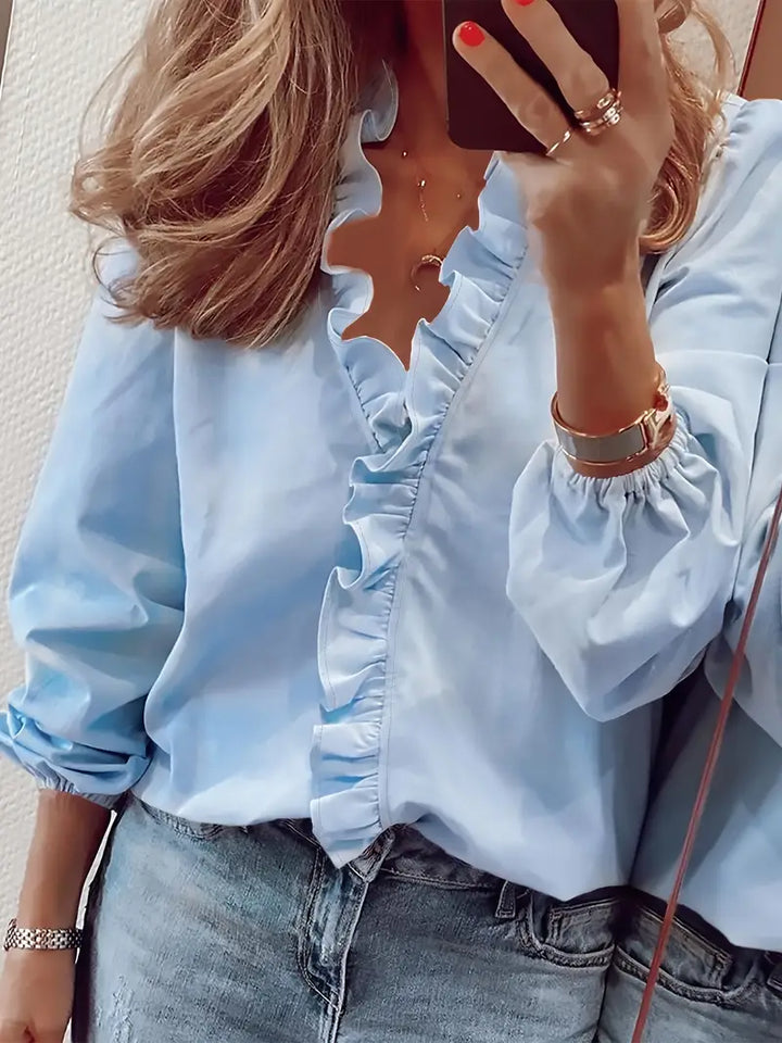 Aria | V-Ausschnitt-Shirt für Damen mit Rüschenbesatz und langen Ärmeln