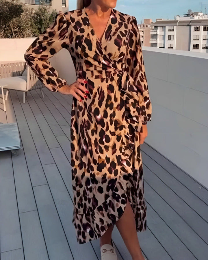 Stella | Midikleid für Damen mit Leopardenmuster und V-Ausschnitt