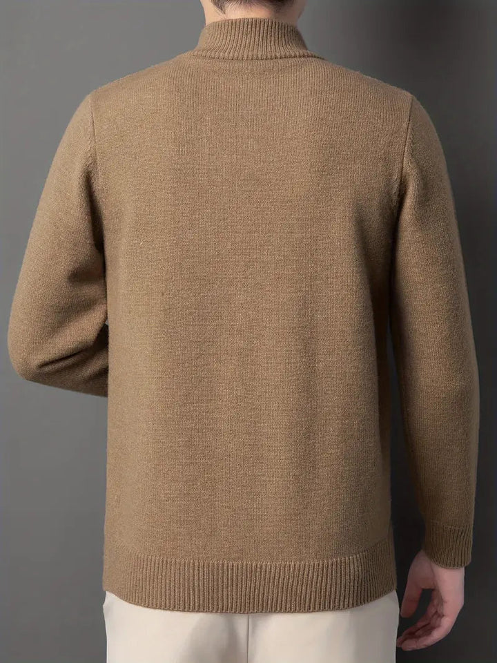 Brit und Boho | Der Everest Kabelstrickpullover mit Stehkragen