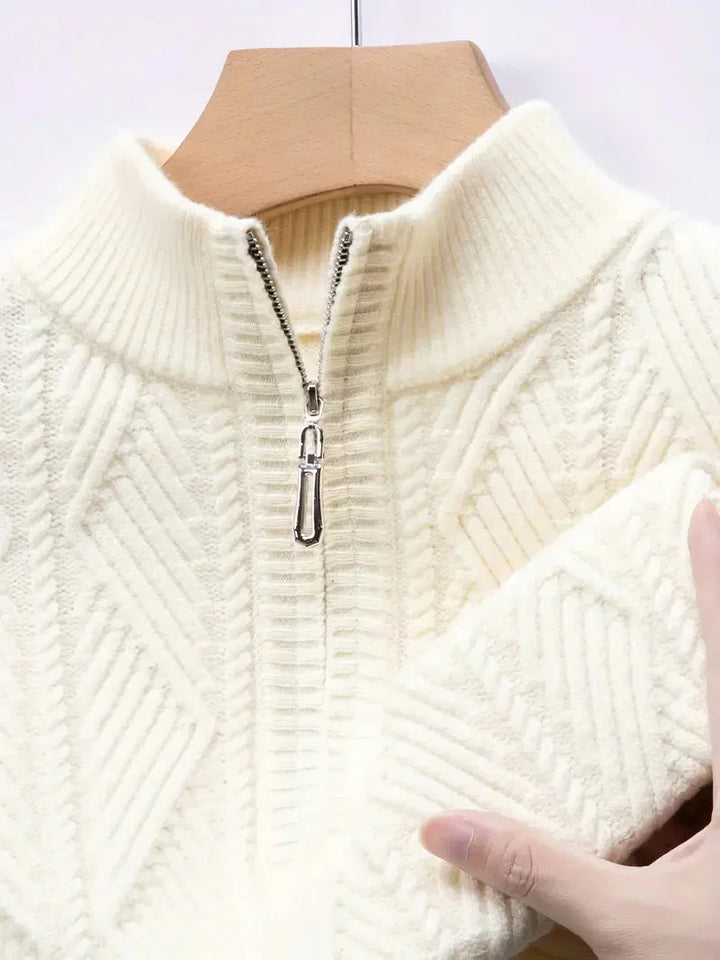 Brit und Boho | Der Everest Kabelstrickpullover mit Stehkragen
