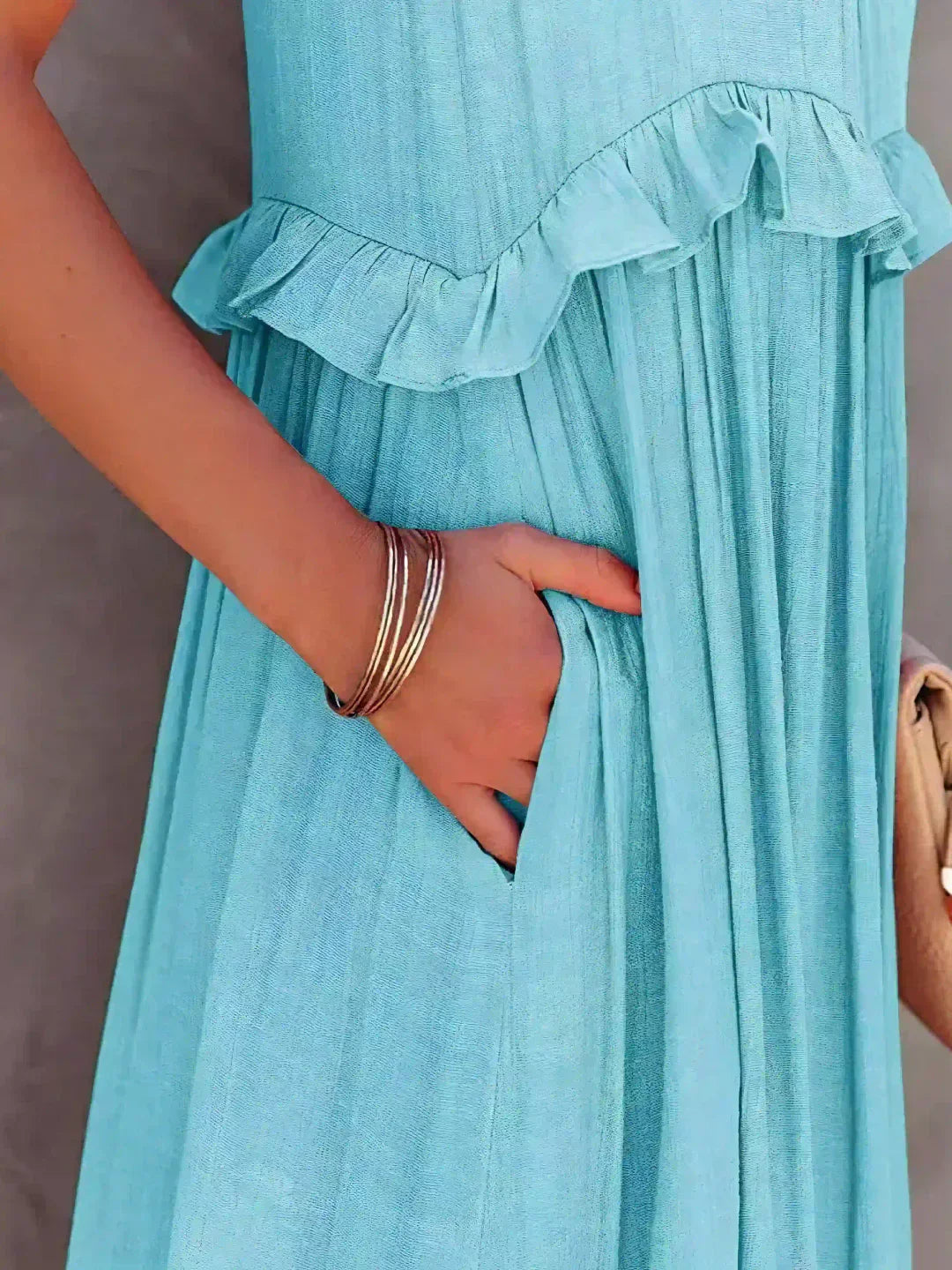 Emilia | Halter Ruffle Maxi Kleid mit langen Ärmeln