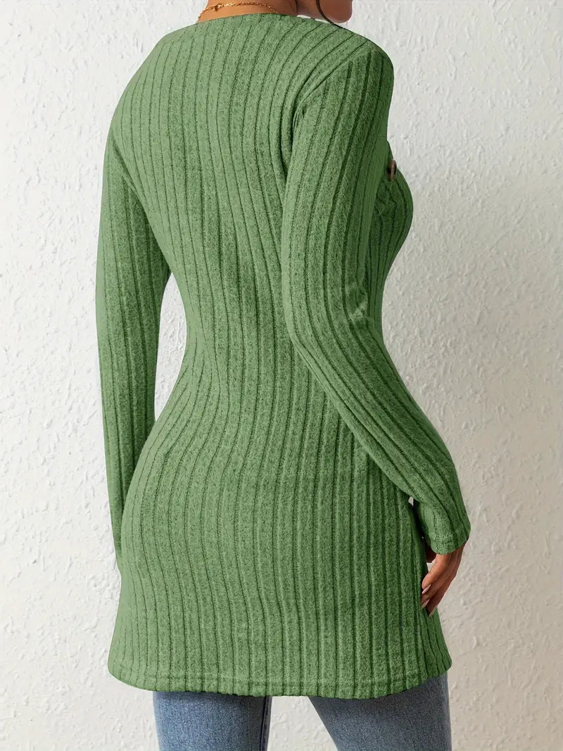 Julia | Asymmetrisches Top für Damen mit Knöpfen und Rippenstruktur