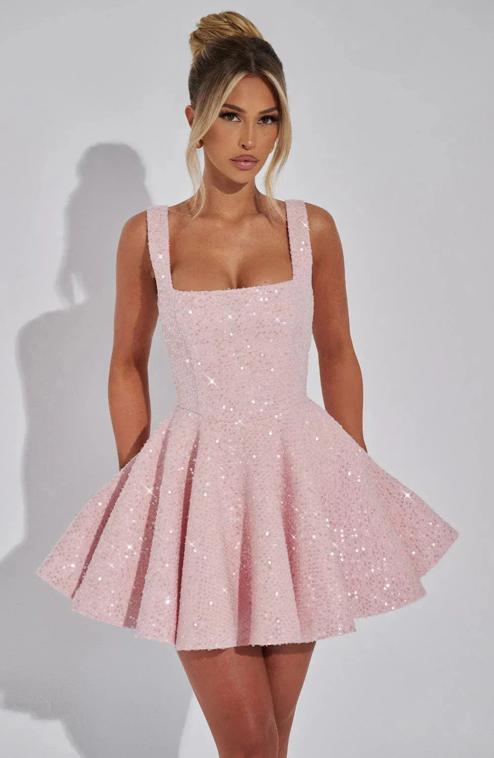 Hazel | Schickes Mini-Blush-Kleid für Damen mit eckigem Ausschnitt