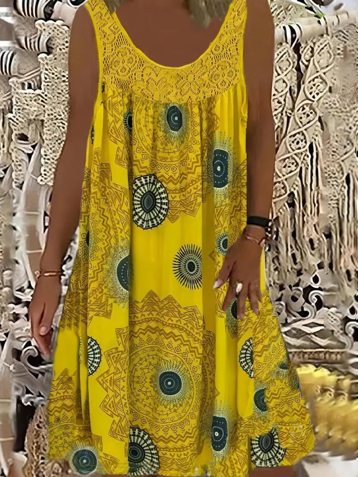 Allure | Besticktes Kleid für Damen mit Kacheldruck und Rundhalsausschnitt