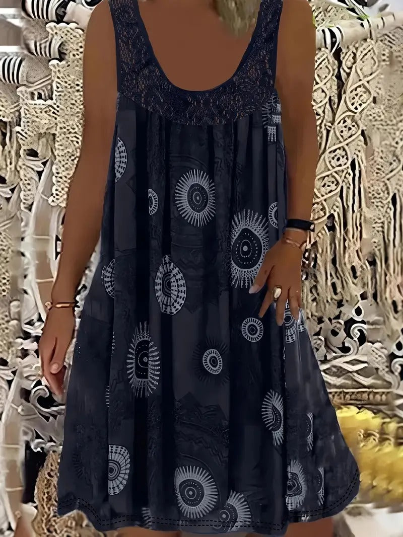 Allure | Besticktes Kleid für Damen mit Kacheldruck und Rundhalsausschnitt