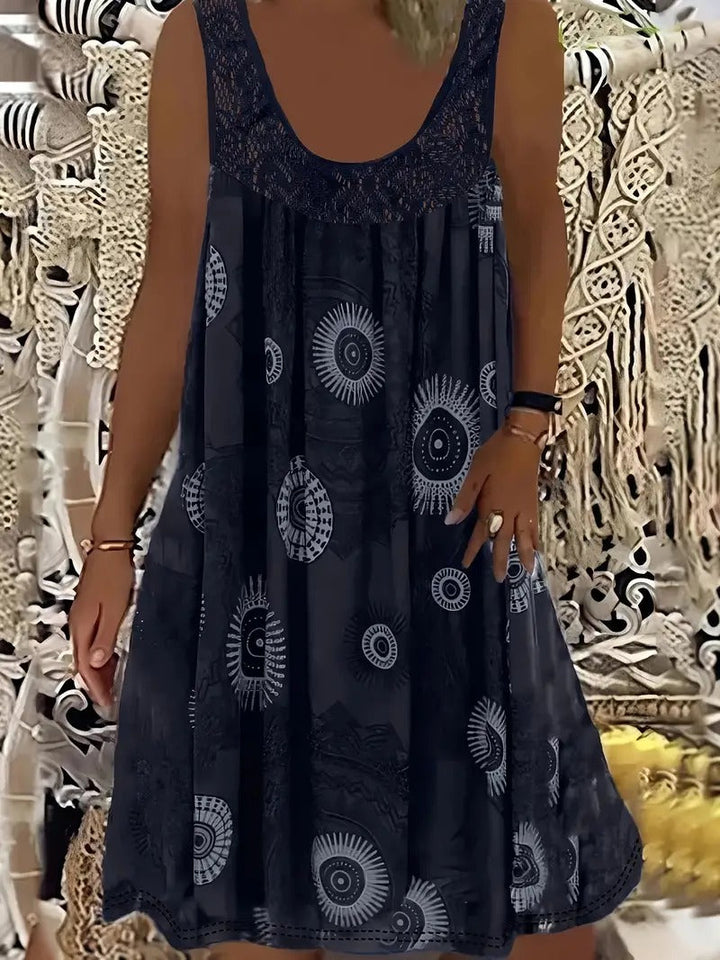 Allure | Besticktes Kleid für Damen mit Kacheldruck und Rundhalsausschnitt