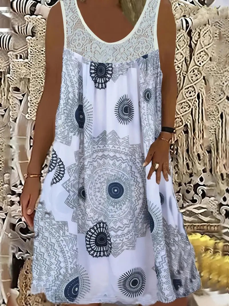 Allure | Besticktes Kleid für Damen mit Kacheldruck und Rundhalsausschnitt