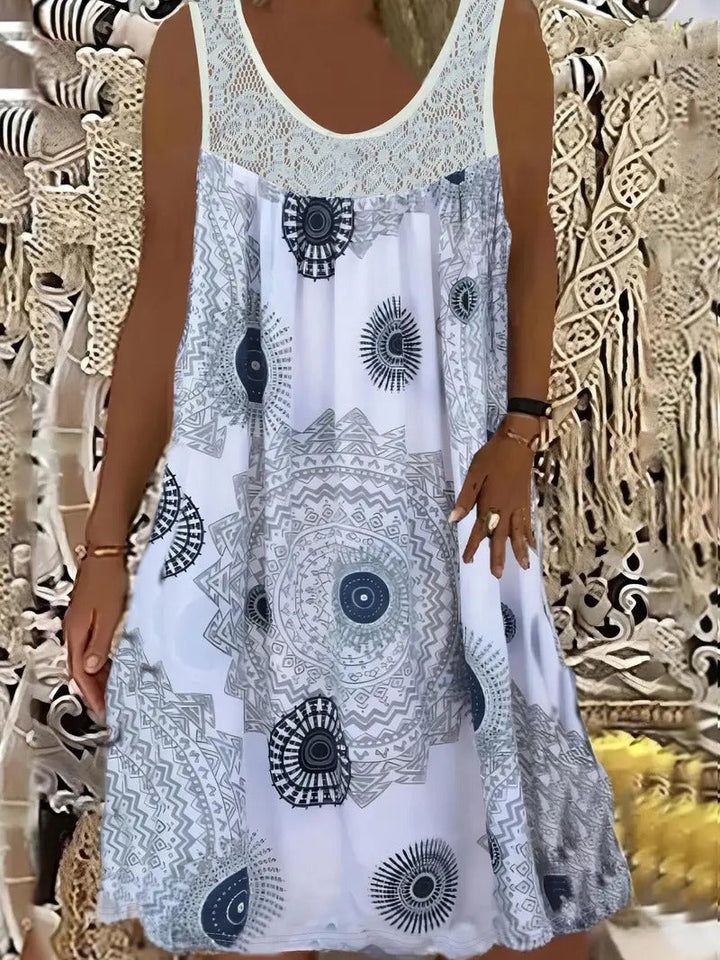 Allure | Besticktes Kleid für Damen mit Kacheldruck und Rundhalsausschnitt