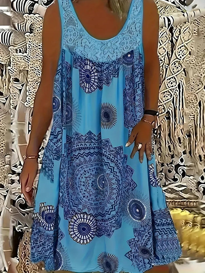 Allure | Besticktes Kleid für Damen mit Kacheldruck und Rundhalsausschnitt