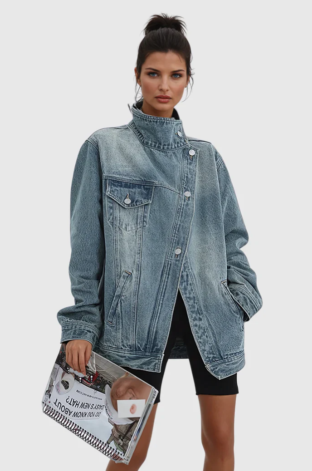 Bella | Künstlerische Jeansjacke mit Sternenmuster