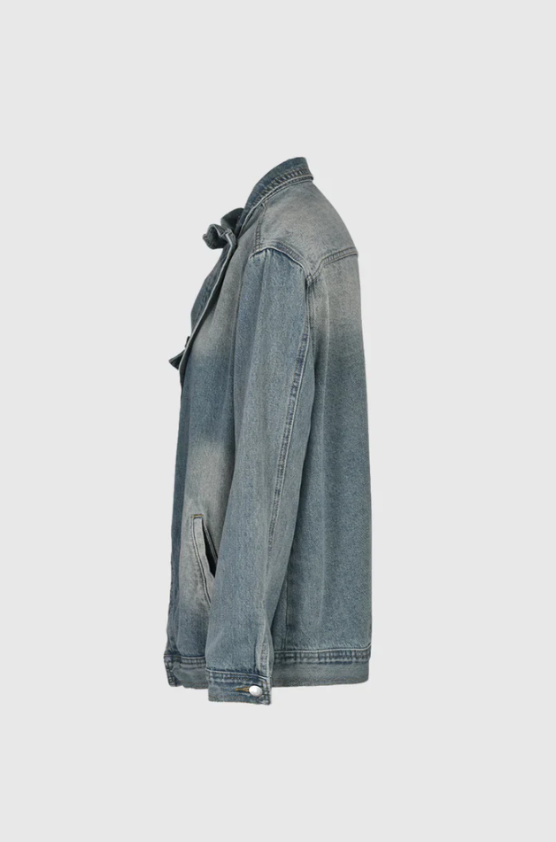 Bella | Künstlerische Jeansjacke mit Sternenmuster