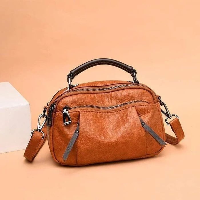 Finbjørg | Kleine und vielseitige Tasche in goldenem Cognac-Ton für Damen