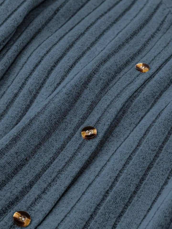 Madelyn | Zeitloses Plus-Size Rippknopfkleid für Damen mit V-Ausschnitt