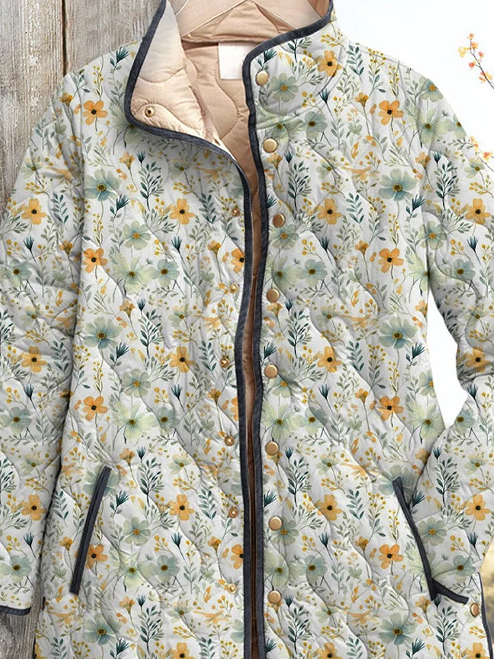 Wunderschönes Blumenmuster auf einer lässigen, gesteppte Jacke